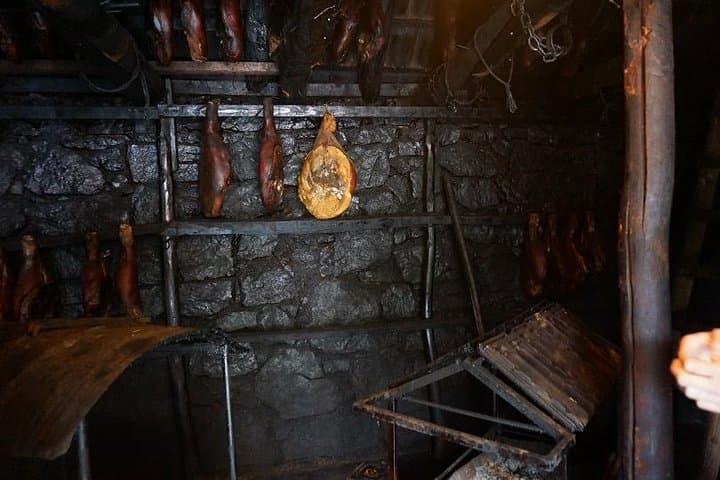 Private tour: Homemade food and wine tasting at my family home photo 4