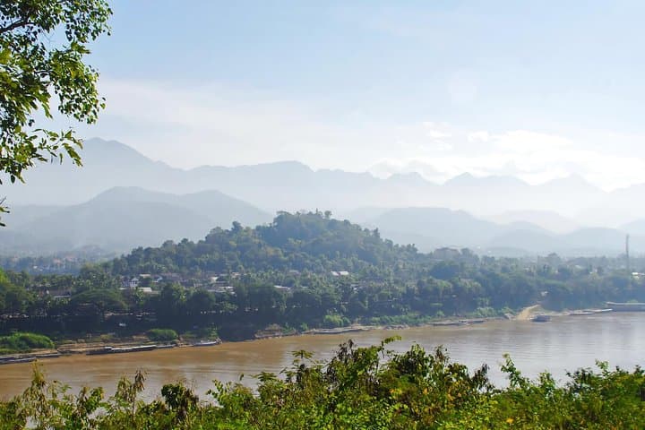 Luang Prabang Early Morning Alms Giving and Wet Market photo 2