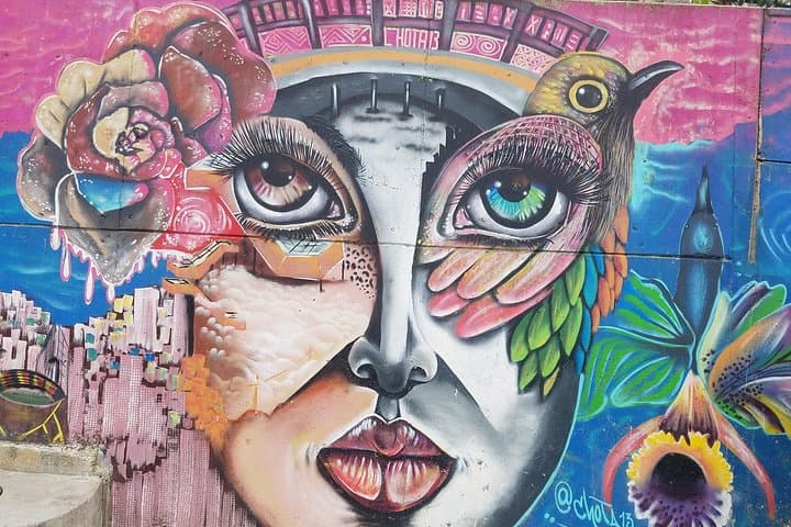 Private Tour Comuna 13 with Cable Car Ride photo 2