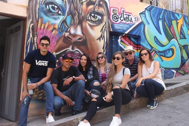 Private Tour Comuna 13 with Cable Car Ride photo 4