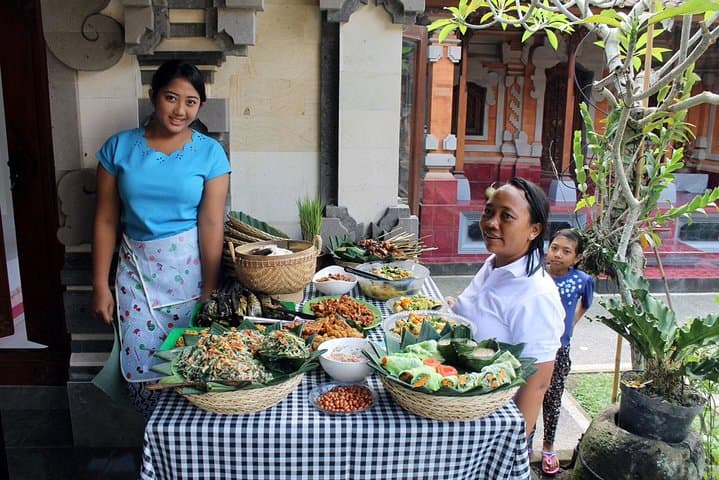 PRIVATE Authentic Balinese Cooking Class in Ubud at Putu's Home photo 2