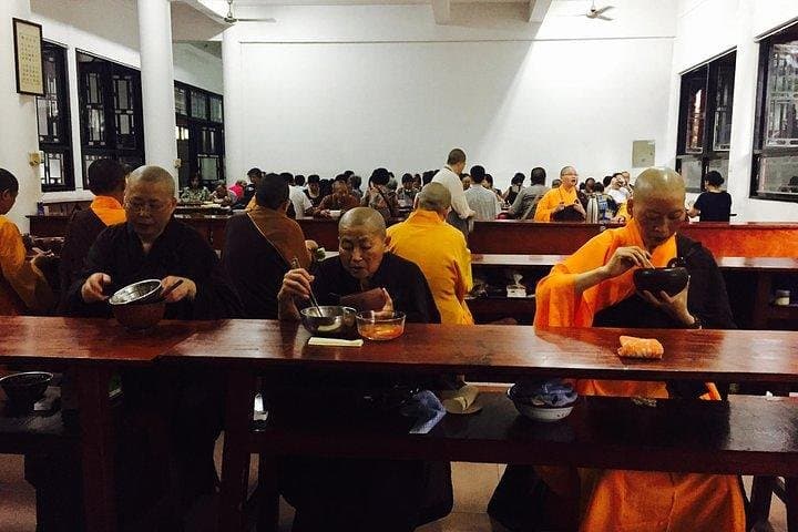 Half-day Private Panda Tour with Vegetarian Lunch in Nunnery photo 2