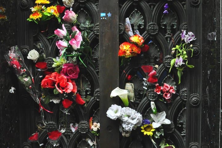 Recoleta Cemetery Tour in English  photo 4
