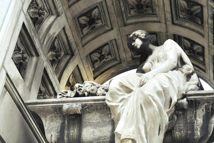 Recoleta Cemetery Tour in English  photo 5