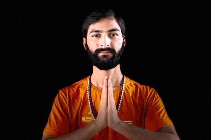 INDIVIDUAL YOGA CLASS - BEGINNER / ADVANCED Sunrise Yoga with Ayush in Varanasi