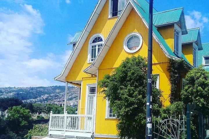 Famous Valparaíso! Premium Walking Tour with a Native Guide photo 4