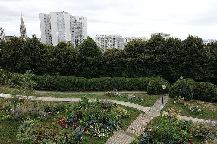 Flâneurs of Belleville: A Self-Guided Audio Tour of the Neighbourhood's Art