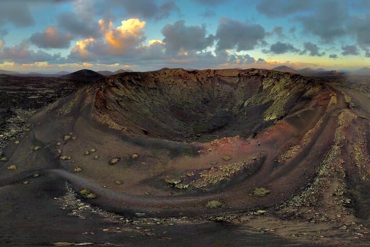 Volcano Trekking Tour (Timanfaya eruptions)  photo 2