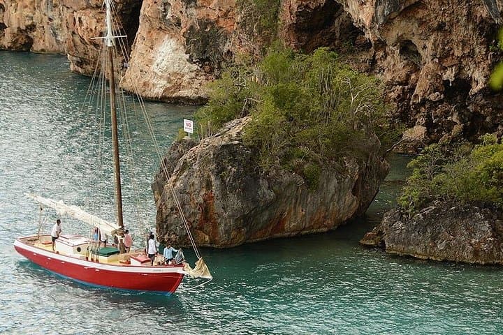 Little Bay Half-Day Sail & Snorkel Adventure photo 3