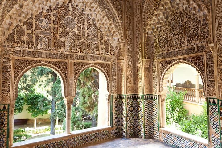 Exclusive Private Alhambra Tour with a Historian photo 2
