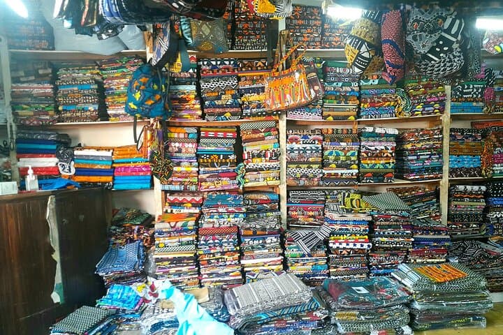 Your assistant in interpretation & in shopping in Dakar markets photo 3