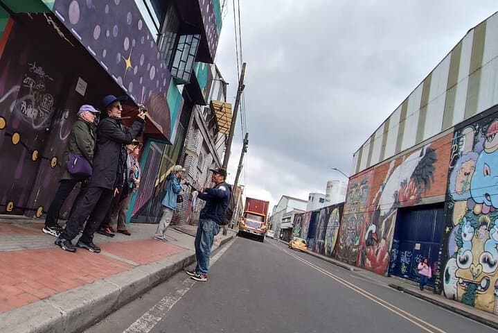 Walls of Wonder: Immersive Journey through Distrito Graffiti
 photo 4