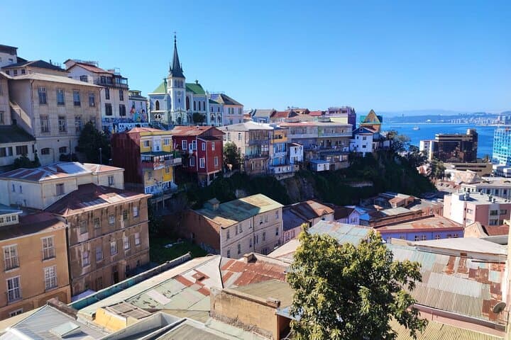 2 Hour Walking Tour in Valparaiso photo 2