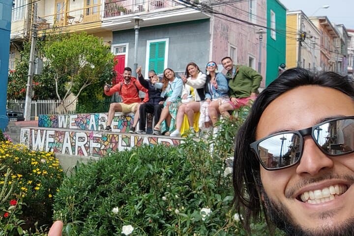 2 Hour Walking Tour in Valparaiso photo 4