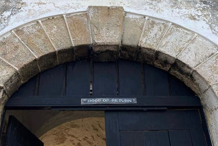 Cape Coast Castle, Assin Manso Slave River and Door of No Return photo 4