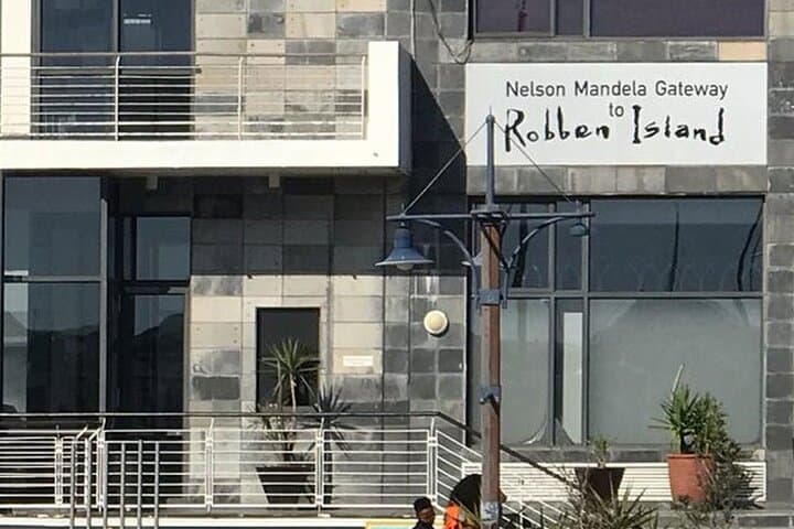 Private Helicopter Tour to Robben Island with Guided Tour photo 4