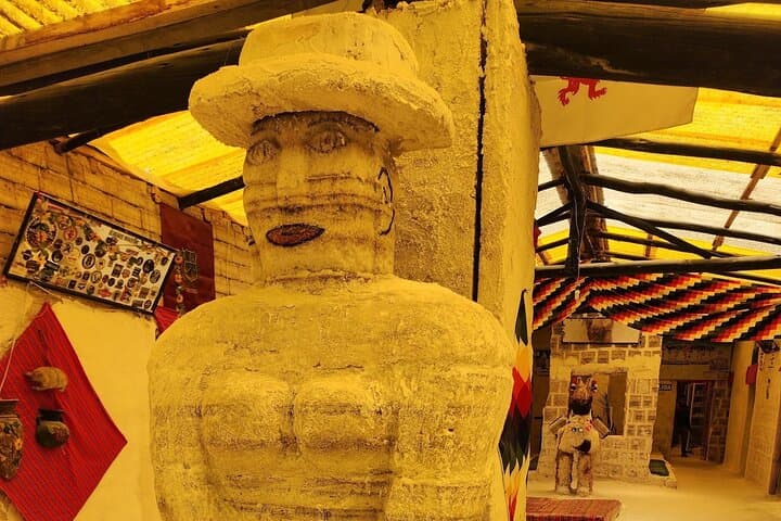 Full Day Tour in Salar de Uyuni with Photoshoot photo 3