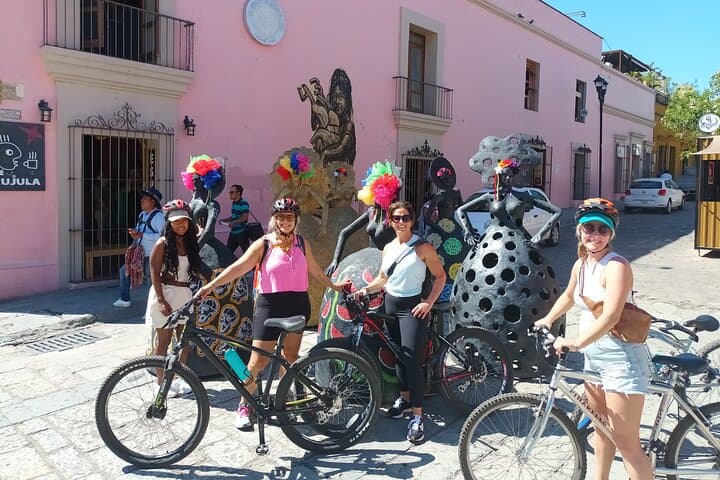 Bicycle Tour through Oaxaca learning about its Urban Art and History photo 5