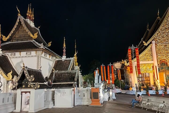 Chiang Mai Old City & Temples 3 hour Twilight Walking Tour  photo 3