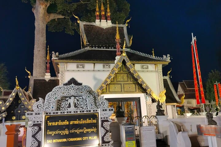 Chiang Mai Old City & Temples 3 hour Twilight Walking Tour  photo 5