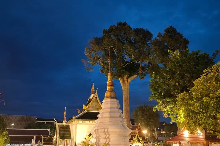 Chiang Mai Old City & Temples 3 hour Twilight Walking Tour  photo 4