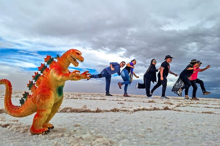 Full Day Tour in Salar de Uyuni with Photoshoot photo 5