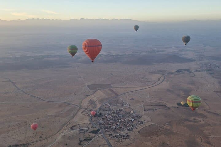 Hot air balloon flight to Marrakesh at sunrise small group photo 3