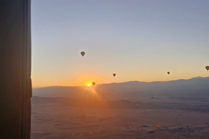Hot air balloon flight to Marrakesh at sunrise small group photo 4