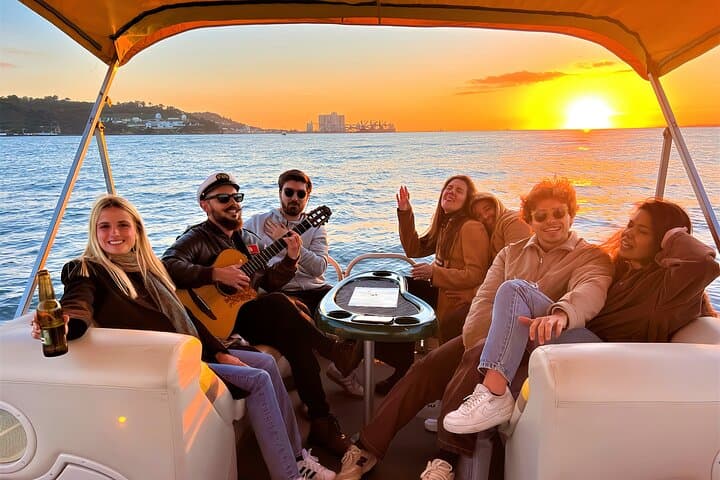 Lisbon Sunset Experience: Cruise, Wine and Live Music by the Capt