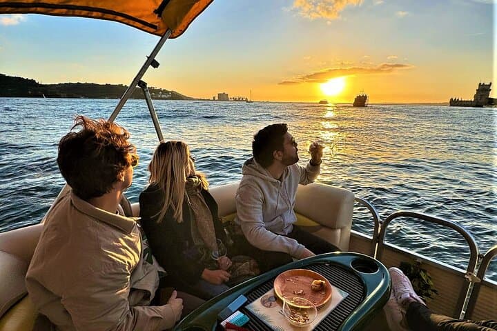 Lisbon Sunset Experience: Cruise, Wine and Live Music by the Capt photo 5