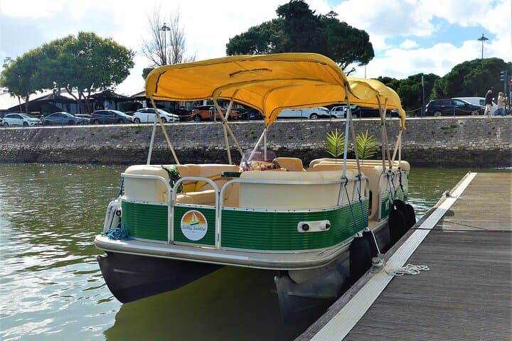 Lisbon Sunset Experience: Cruise, Wine and Live Music by the Capt photo 2