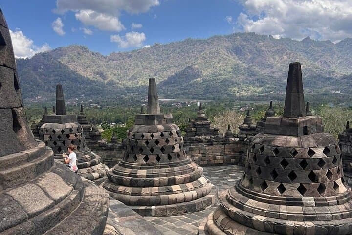 Yogyakarta: Borobudur Climb-up & Prambanan Day Trip All Inclusive photo 4