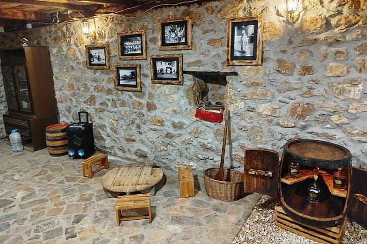 Private Wine Tasting Tour in Klimestani