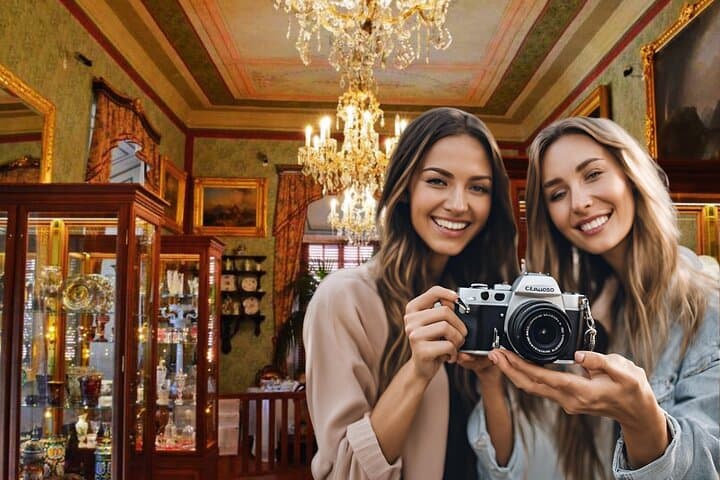 3h Royal Castle Tour: Interior, Garden Pralines, Coffee & Dessert photo 2