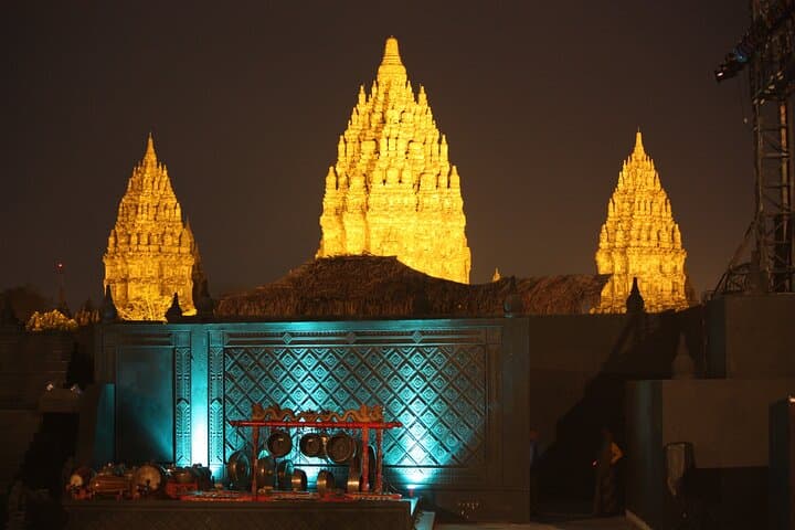 Prambanan Sunset and Ramayana Ballet with Dinner photo 4