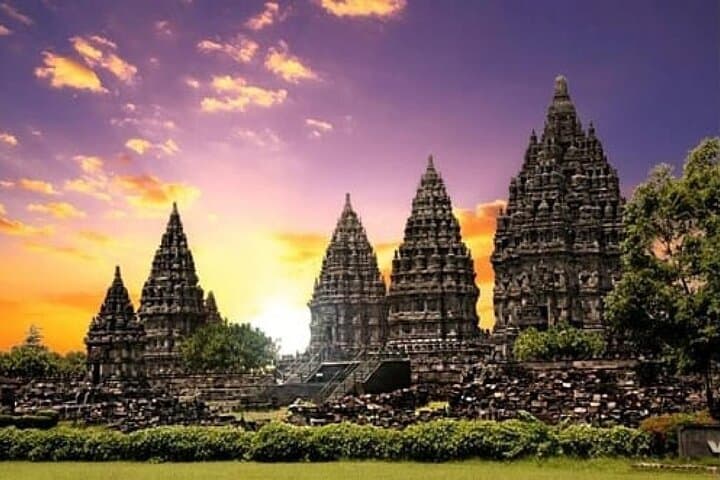 Prambanan Sunset and Ramayana Ballet with Dinner photo 5