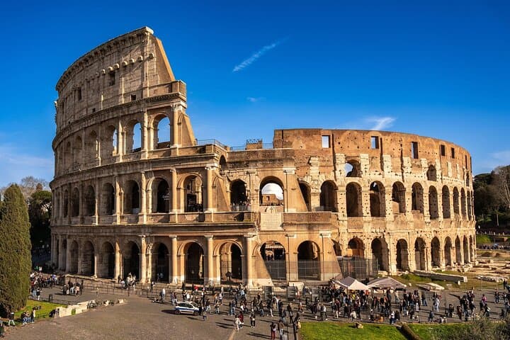 Guided Tour of Colosseum, Roman Forum & Palatine Hill in Rome