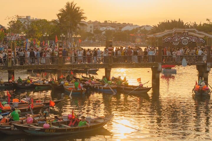 Hoi An Lantern Making Class with Lantern Boat Trip  photo 3