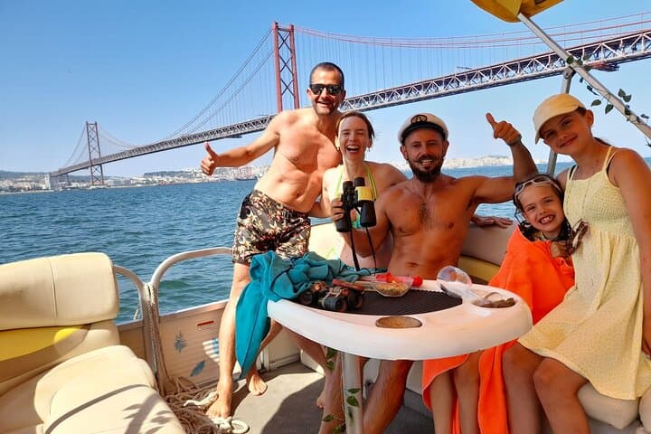 Lisbon Sunset Experience: Cruise, Wine and Live Music by the Capt photo 4