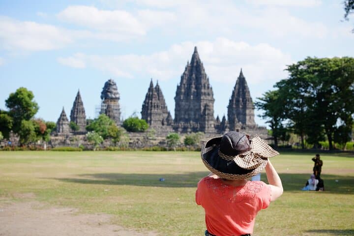 Borobudur Sunrise On Temple and Prambanan ALL-IN Private Tour photo 3