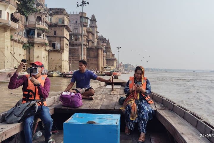 Varanasi Sunrise Boat Ride with Walking Tour photo 4