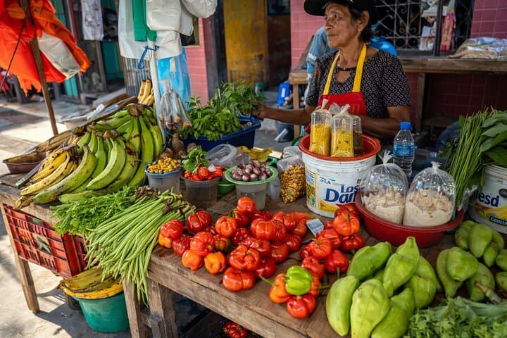 Belén Tour: Exotic Market, Floating City & Amazonian Life