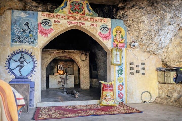 Rishikesh: Guided Walking Caves, Temples & Beatles Ashram photo 3