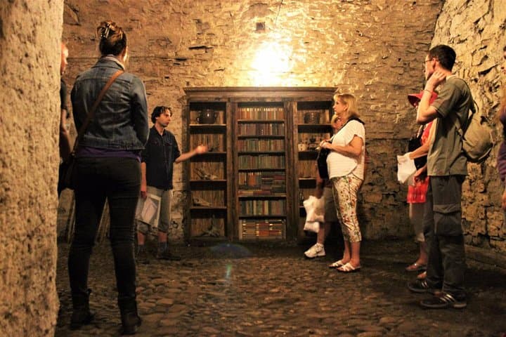 Prague Old Town, Medieval Underground and Dungeon Historical Tour photo 2