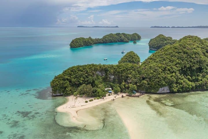 Milky Way, Shark City Island, Beach and Rock Island Tour photo 3