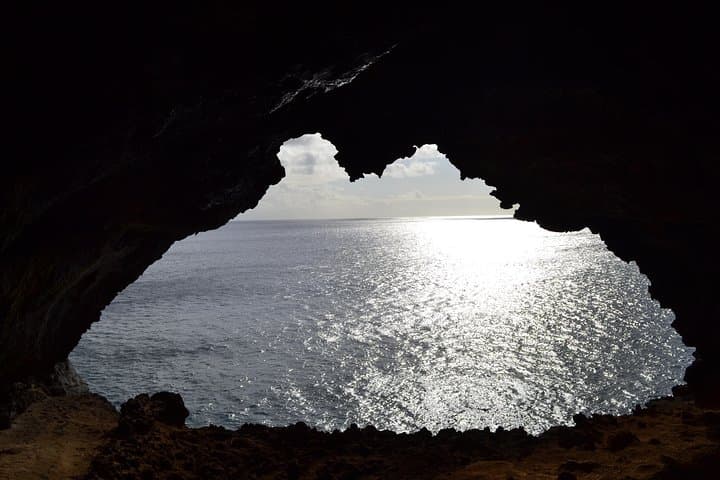 Caves and Lava Fields: Half Day Hike photo 5