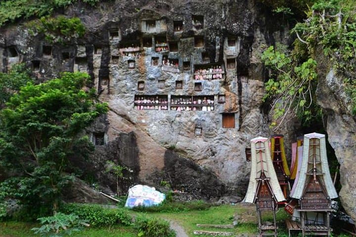4 Days Toraja Cultural Tour from Makassar: Tongkonan Houses to Toraja Funerals photo 3