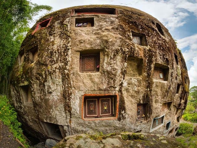4 Days Toraja Cultural Tour from Makassar: Tongkonan Houses to Toraja Funerals photo 4
