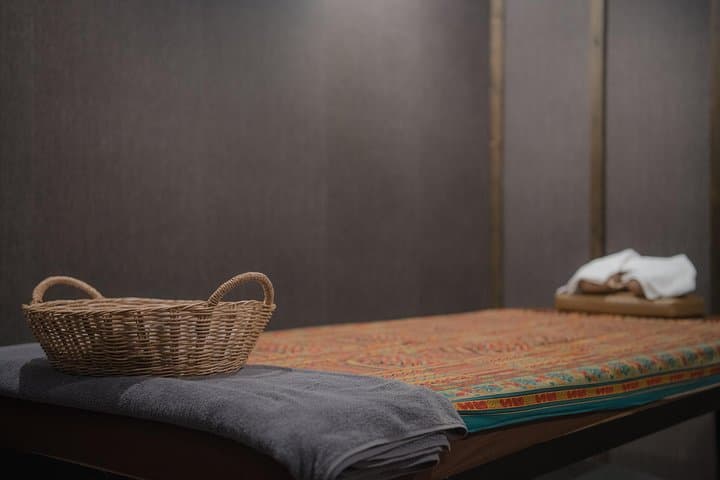 1 Hour Deep Tissue Thai Massage with Balm - Free Transportation