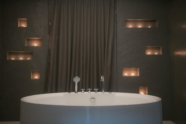 1 Hour Deep Tissue Thai Massage with Balm - Free Transportation photo 4